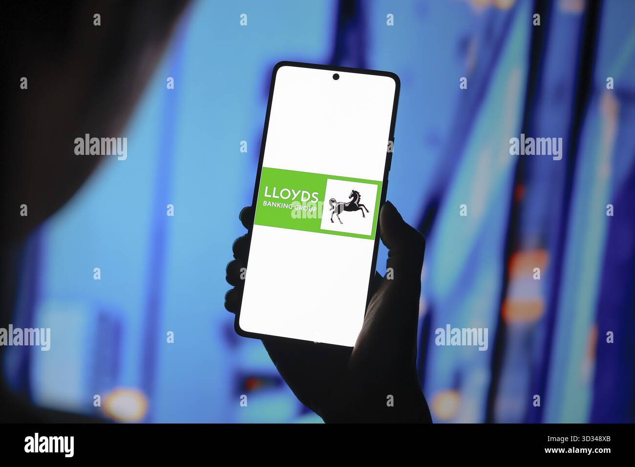 10 septembre 2024, Paraguay. Dans cette illustration photo, le logo Lloyds Banking Group est affiché sur un écran de smartphone Banque D'Images