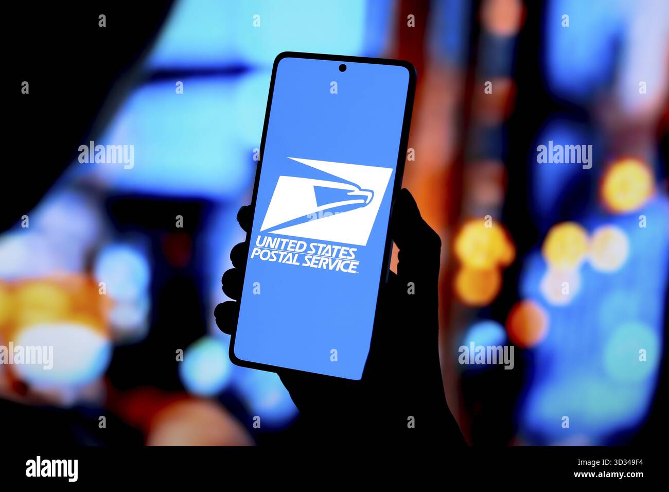 1er septembre 2024, Paraguay. Dans cette illustration photo, le logo du United States postal Service (USPS) est affiché sur l'écran d'un smartphone Banque D'Images