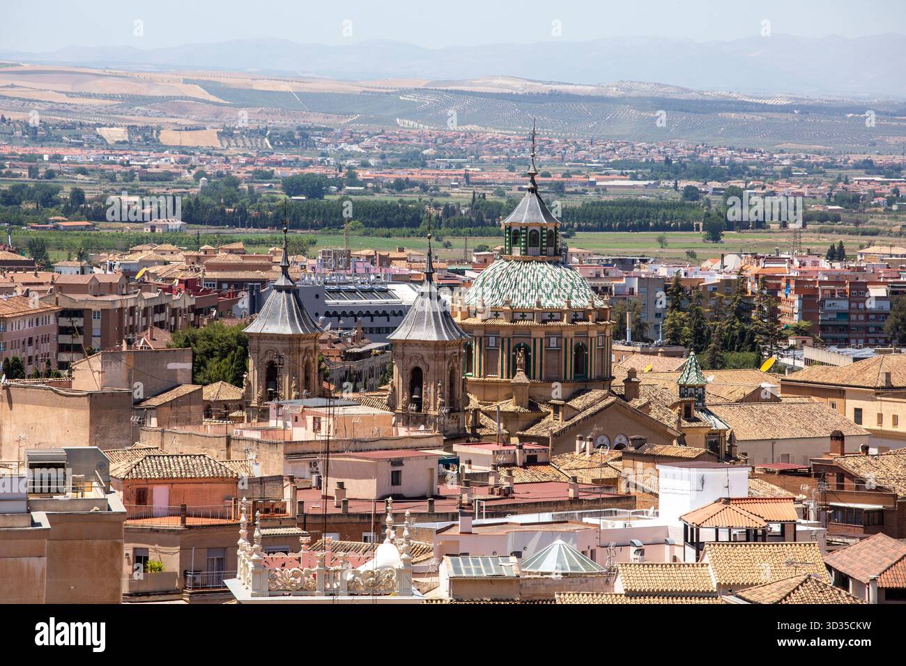 Vue aérienne sur le toit d'en haut de la ville espagnole de Grenade avec leLa Cathédrale, également connue sous le nom de Cathédrale de l'Incarnation, Banque D'Images