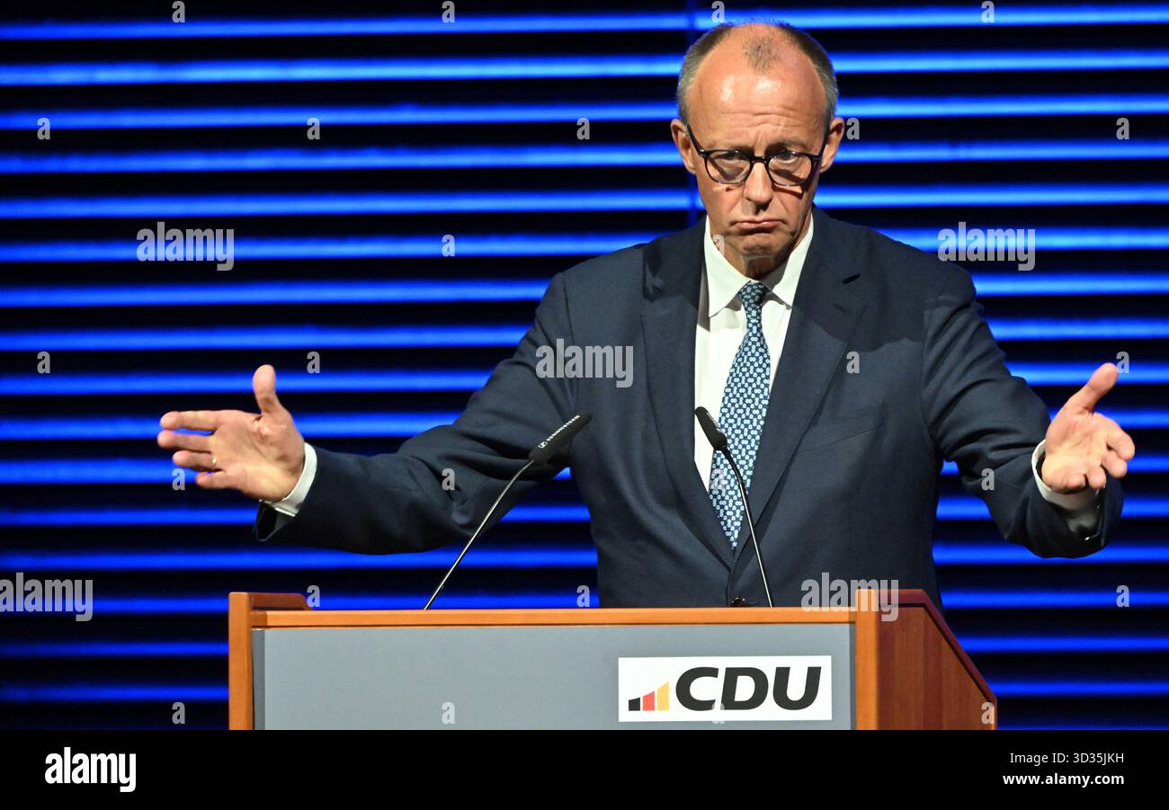 German Chancellor Friedrich Merz gives the keynote speech at the annual reception of the Thuringian CDU parliamentary group in Weimar, Germany, Tuesday, Nov. 4, 2025. (Martin Schutt/dpa via AP) Banque D'Images