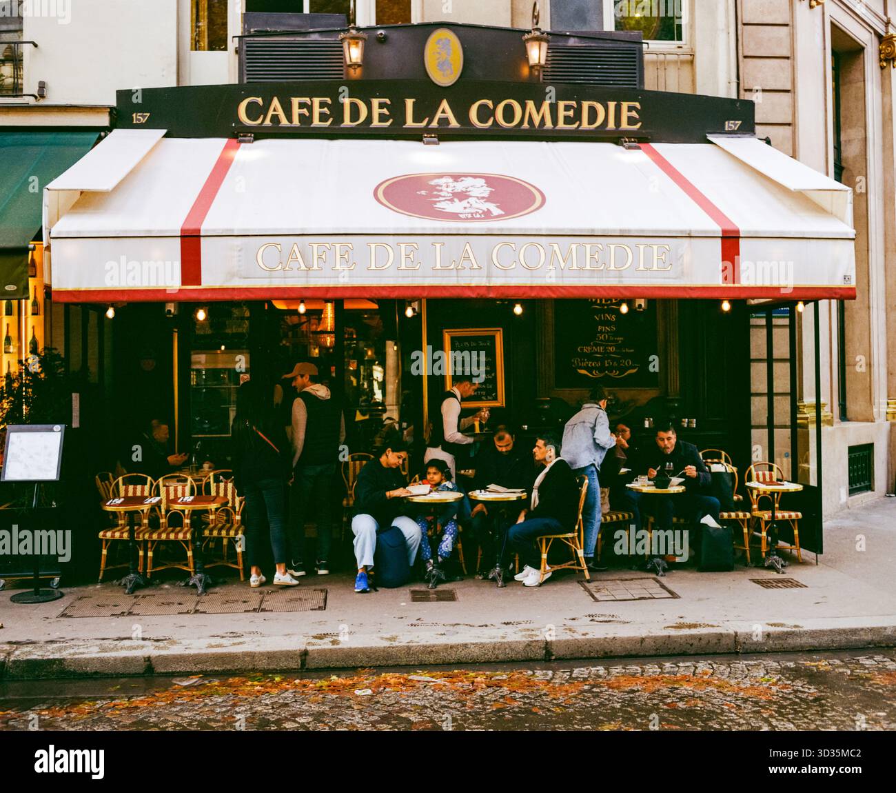 Café de la Comédie est un café parisien historique, Paris, France. Banque D'Images