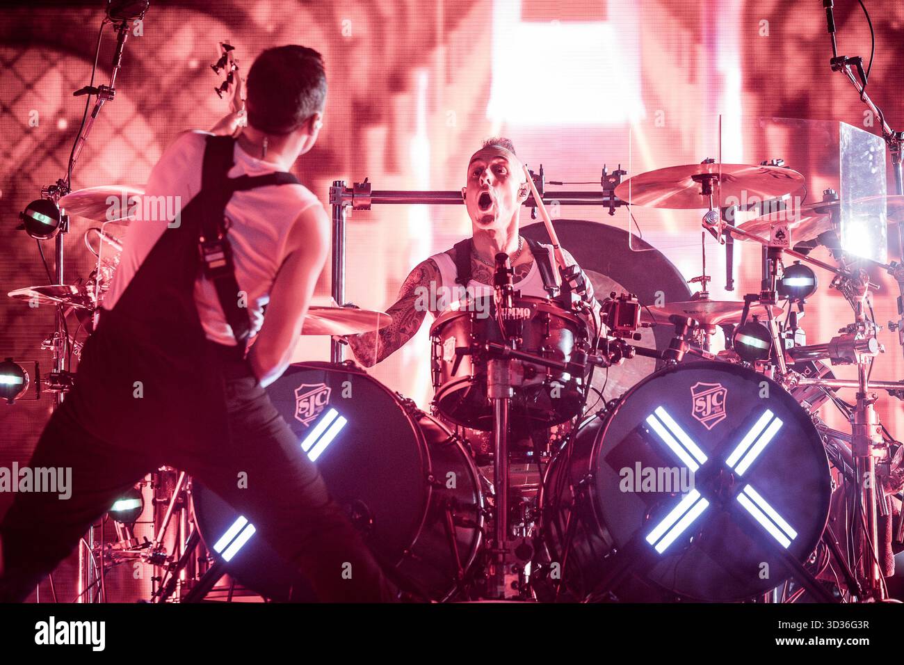 Frank Zummo avec Electric Callboy en concert le 3 octobre 2025 Banque D'Images