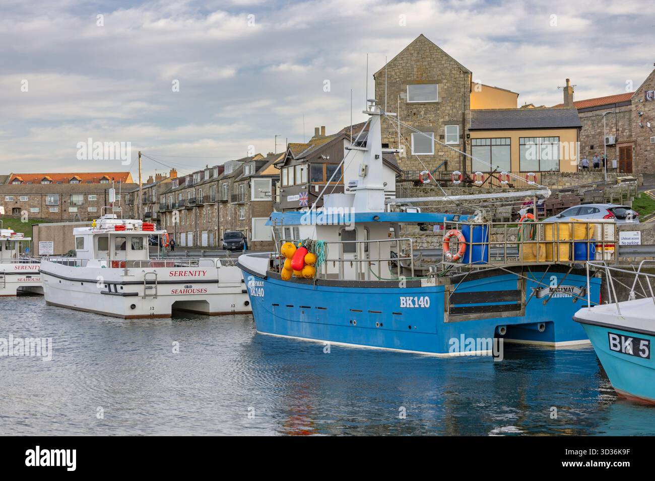 Bateaux amarrés à Seahouses Harbour, Northumberland, Angleterre, Royaume-Uni Banque D'Images