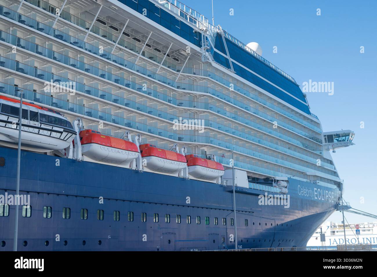 20 octobre 2025, Split Croatie vue sur le port de la jetée avec le paquebot de croisière Celebrity Eclipse Banque D'Images