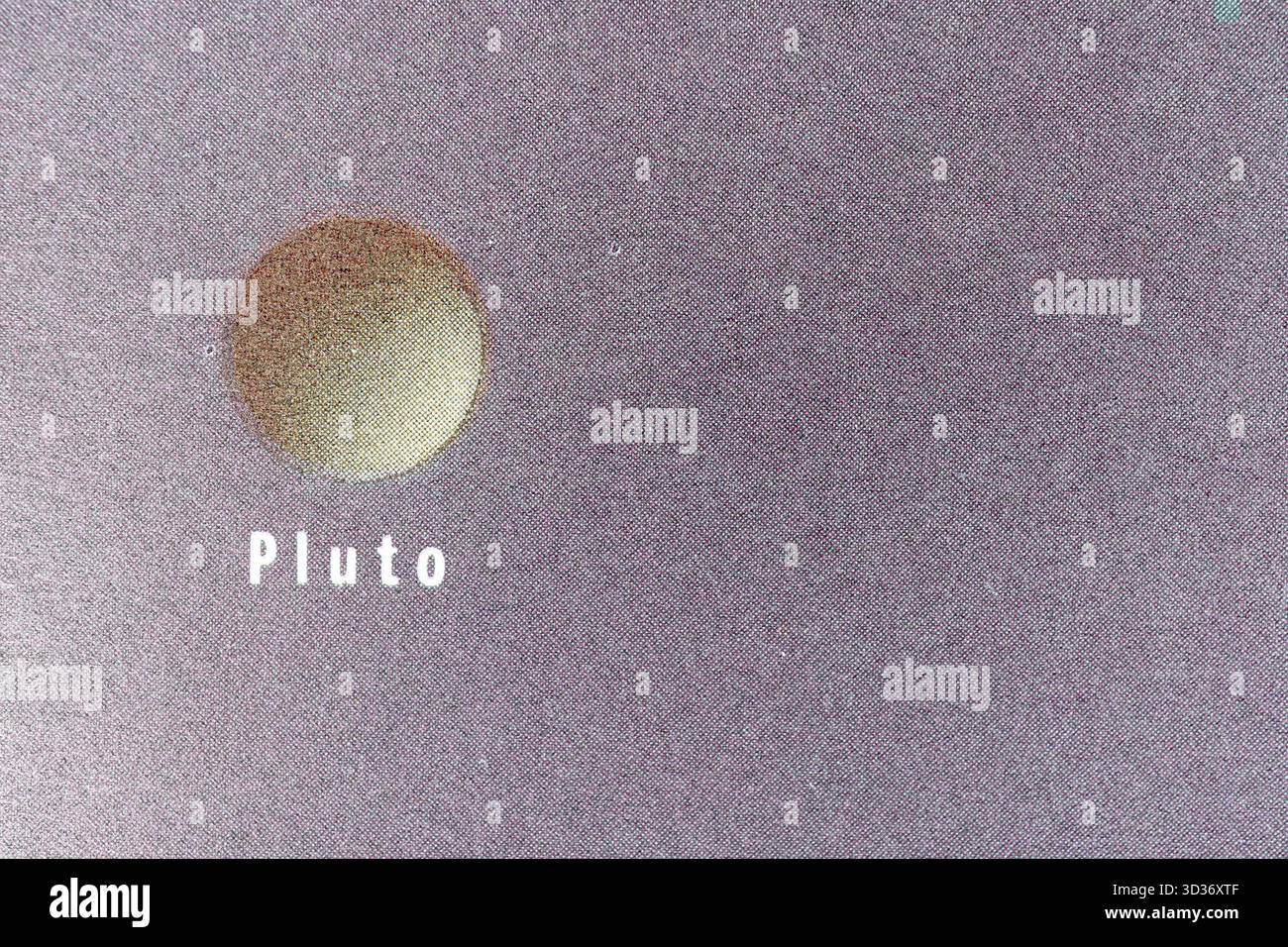 Une image aérienne satellitaire d'une région terrestre non identifiée, appelée PLUTON, avec un mélange de terrain plat et ondulé sous saturation de couleur T améliorée Banque D'Images