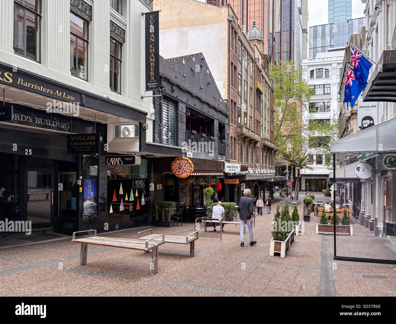 Vulcan Lane, une rue piétonne à Auckland, Nouvelle-Zélande, présente une architecture historique, des boutiques, des bars, et restaurants. Les gens marchent et se détendent dans le Banque D'Images