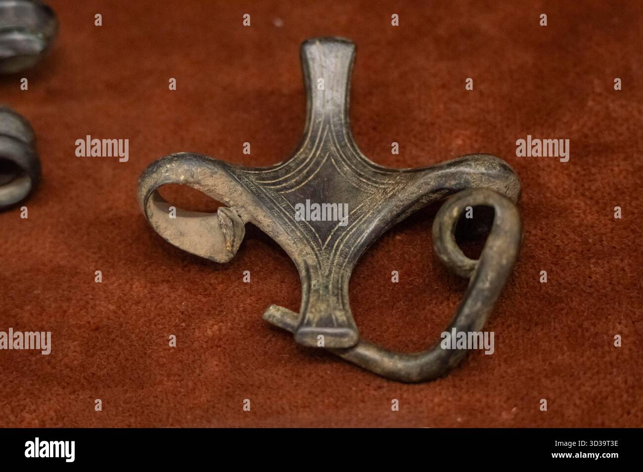 Broche à double ressort, culture ibérique, Musée Valladolid - Musée provincial des Antiquités, Communauté autonome de Castille et Léon, Espagne Banque D'Images