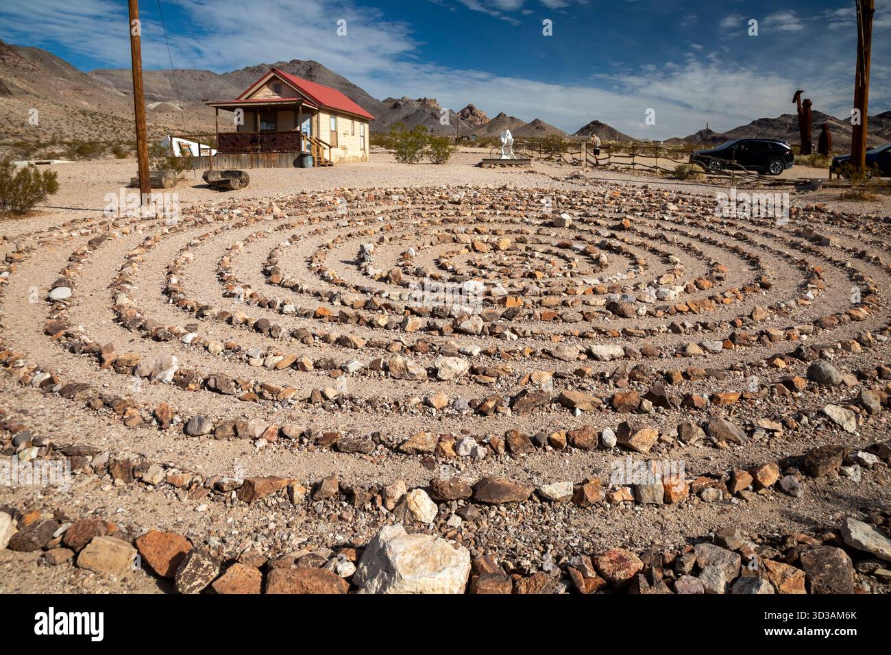 Beatty, Nevada - L'art est l'attraction de Rhyolite, une ville qui a explosé brièvement après la découverte de l'or en 1904. Un labyrinthe est l'un des atts modernes Banque D'Images