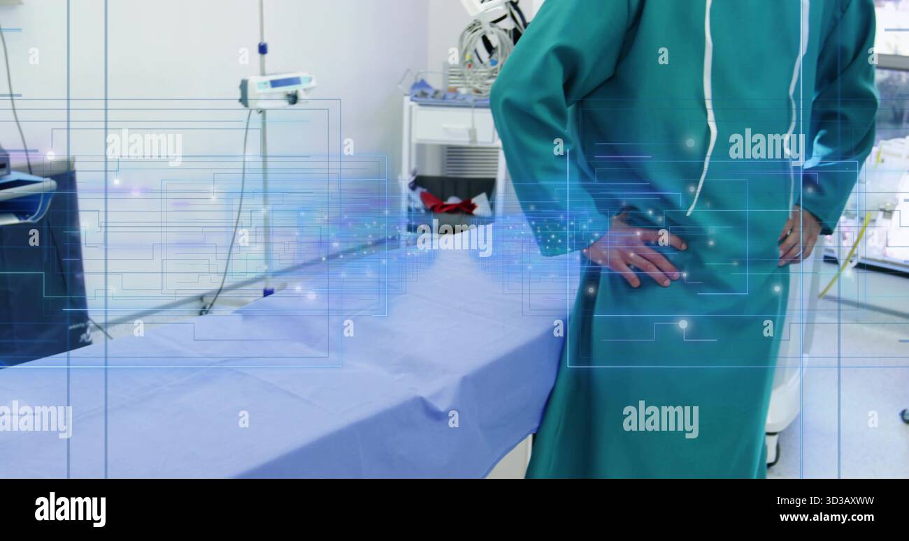 Chirurgien portant des gommages verts préparant la chirurgie en salle d'opération, avec table, poteau IV, espace copie Banque D'Images