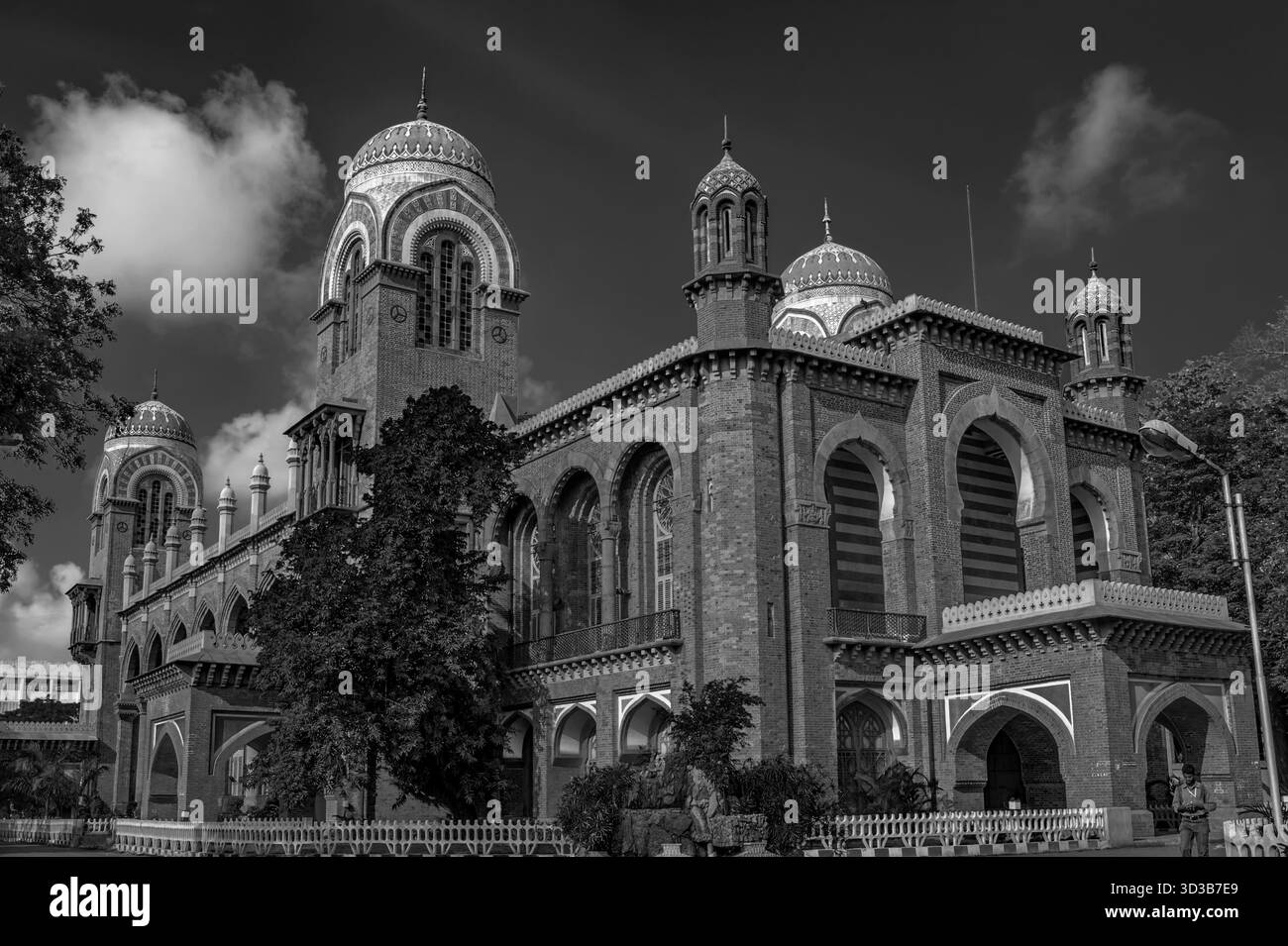 08 19 2009 Une vue du bâtiment principal de l'Université de Madras une architecture indo-saracénique et histoire coloniale Chennai, Tamil Nadu, Inde Banque D'Images