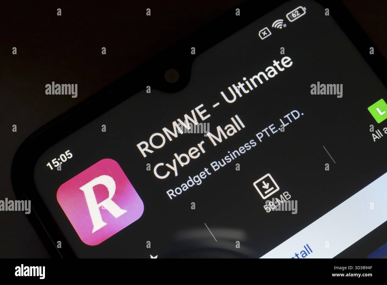 8 novembre 2024, Brésil. Dans cette illustration photo, le logo de l'application ROMWE - Ultimate Cyber Mall est affiché sur l'écran d'un smartphone Banque D'Images