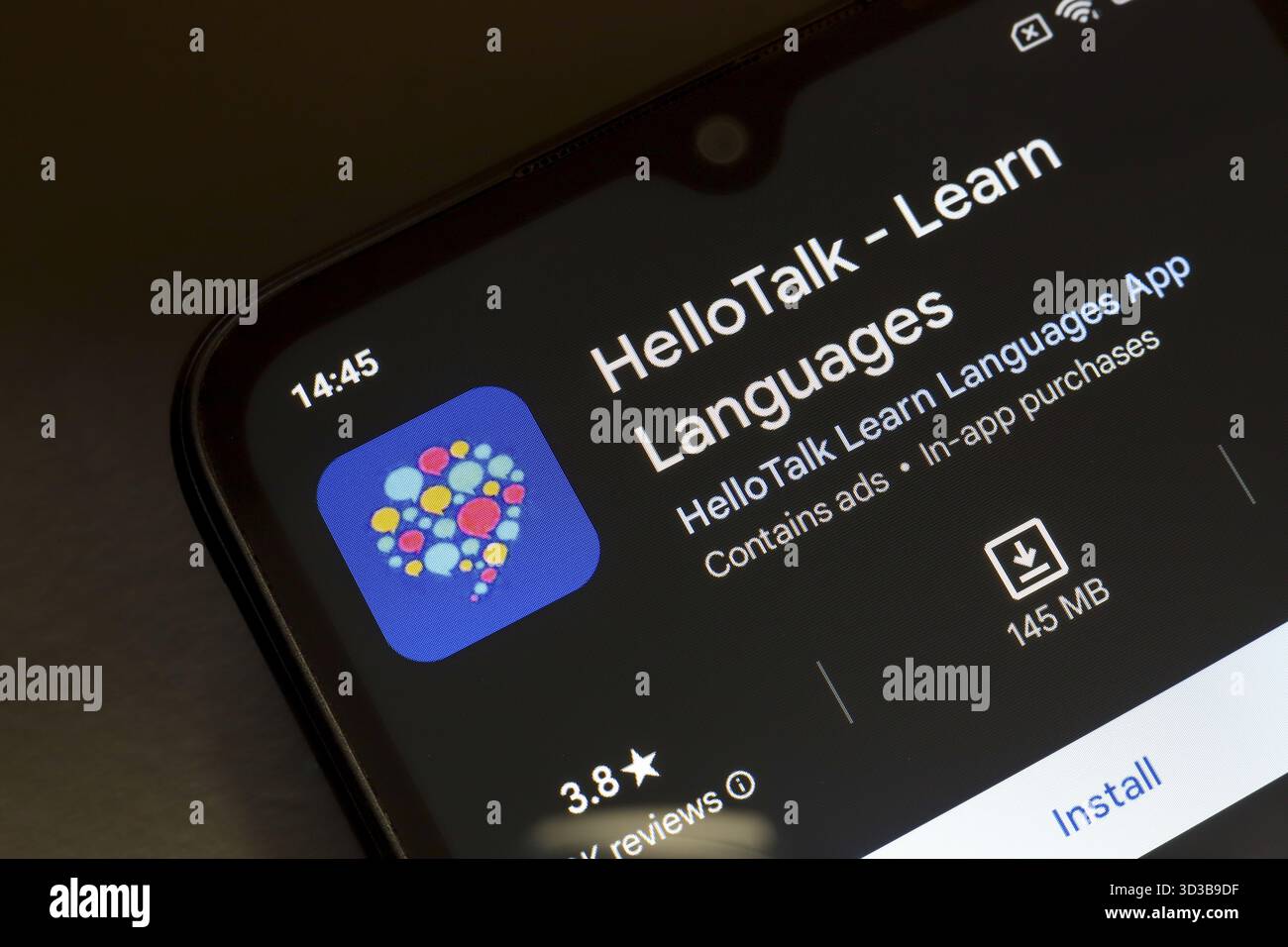 8 novembre 2024, Brésil. Dans cette illustration photo, le logo de l'application HelloTalk est affiché sur l'écran d'un smartphone Banque D'Images
