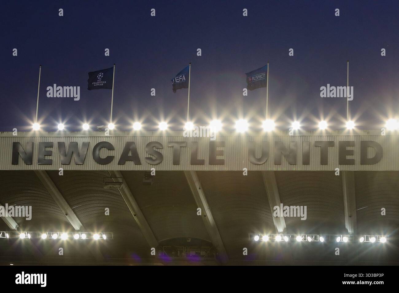 Newcastle upon Tyne, Royaume-Uni. 05 novembre 2025. Vue générale à l'intérieur du Stadium of St James' Park du Milburn Stand pendant le Newcastle United v Athletic Club UEFA Champions League Round 1 match à nouveaux James' Park, Newcastle upon Tyne, Angleterre le 5 novembre 2025 crédit : Lee Keuneke/Every second Media crédit : Every second Media/Alamy Live News Banque D'Images