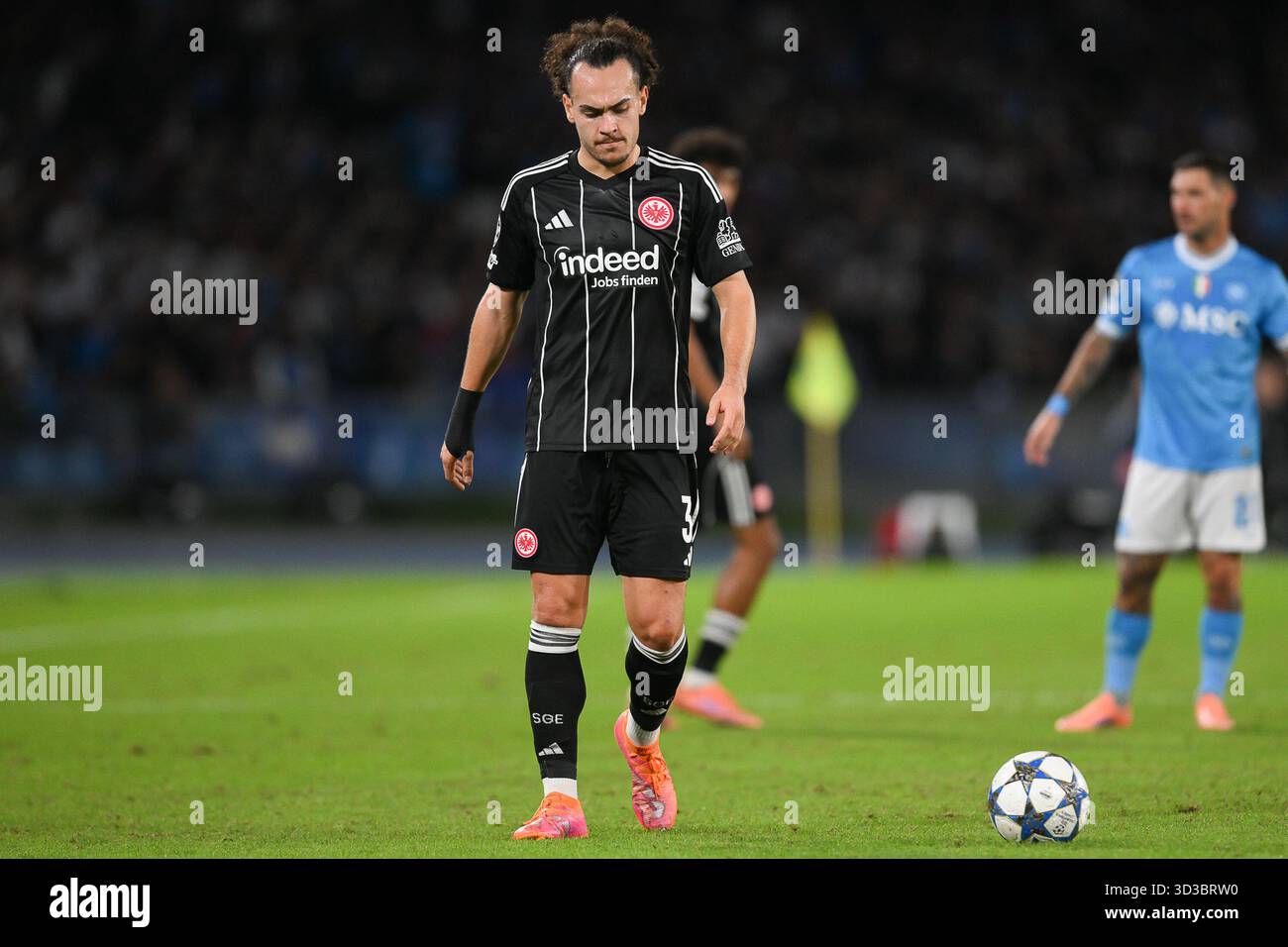 4 novembre 2025, Diego Armando Maradona Stadium, Naples, Italie ; UEFA Europa League Football match ; Napoli contre Francfort ; Arthur Theate de Eintracht FR Banque D'Images