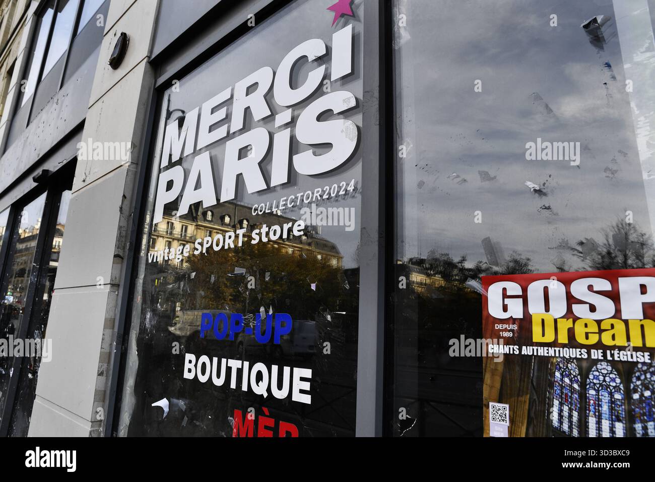 Fermé Pop-up Store dans la rue Rivoli - Paris - France Banque D'Images