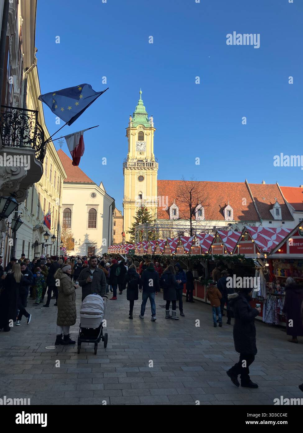 Marché de Noël à Hlavné námestie (place principale) dans la vieille ville, Bratislava, Slovaquie Banque D'Images