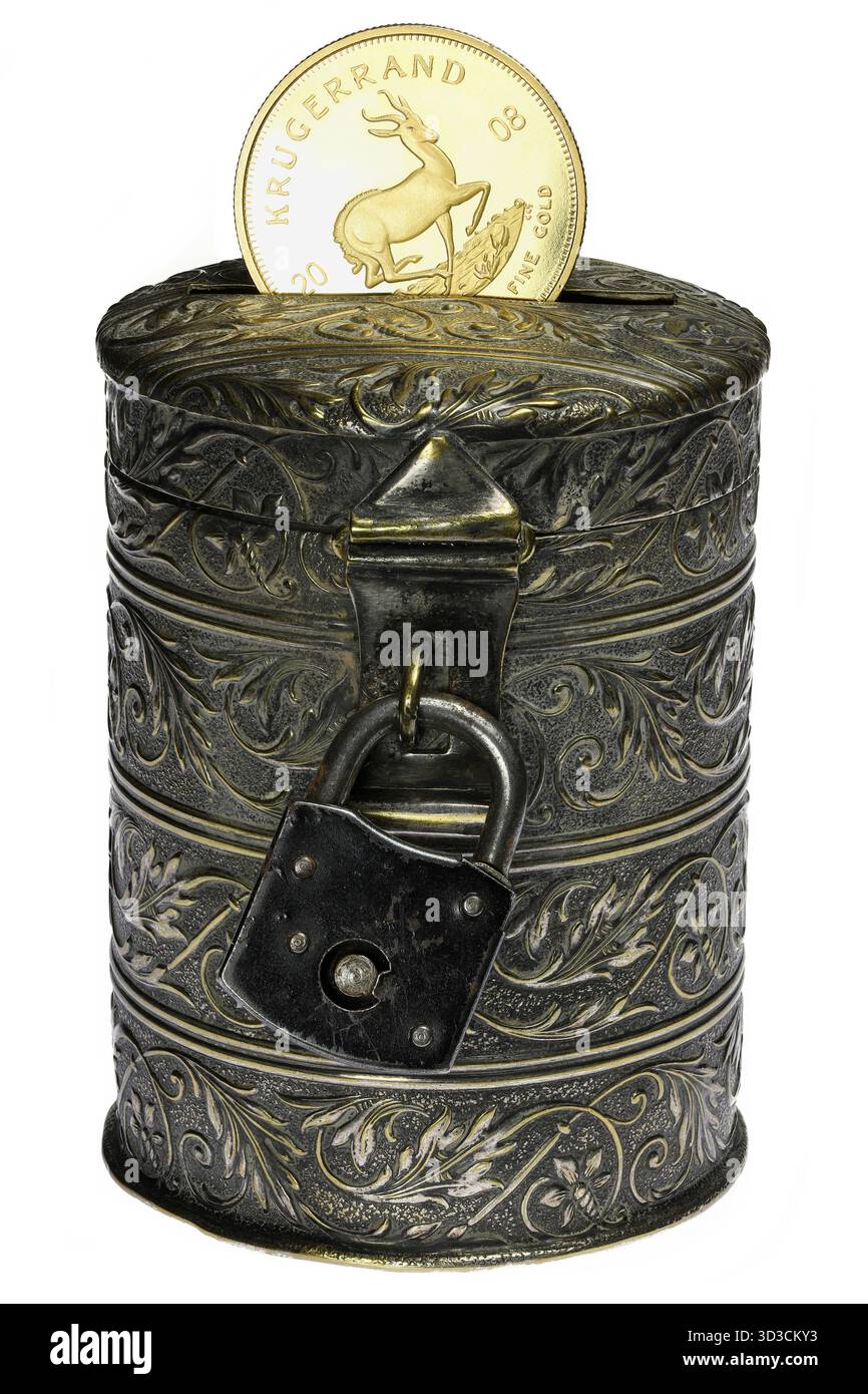 Banque de pièces vintage avec pièce de lingots d'or sud-africaine de 1 once isolée sur fond blanc Banque D'Images