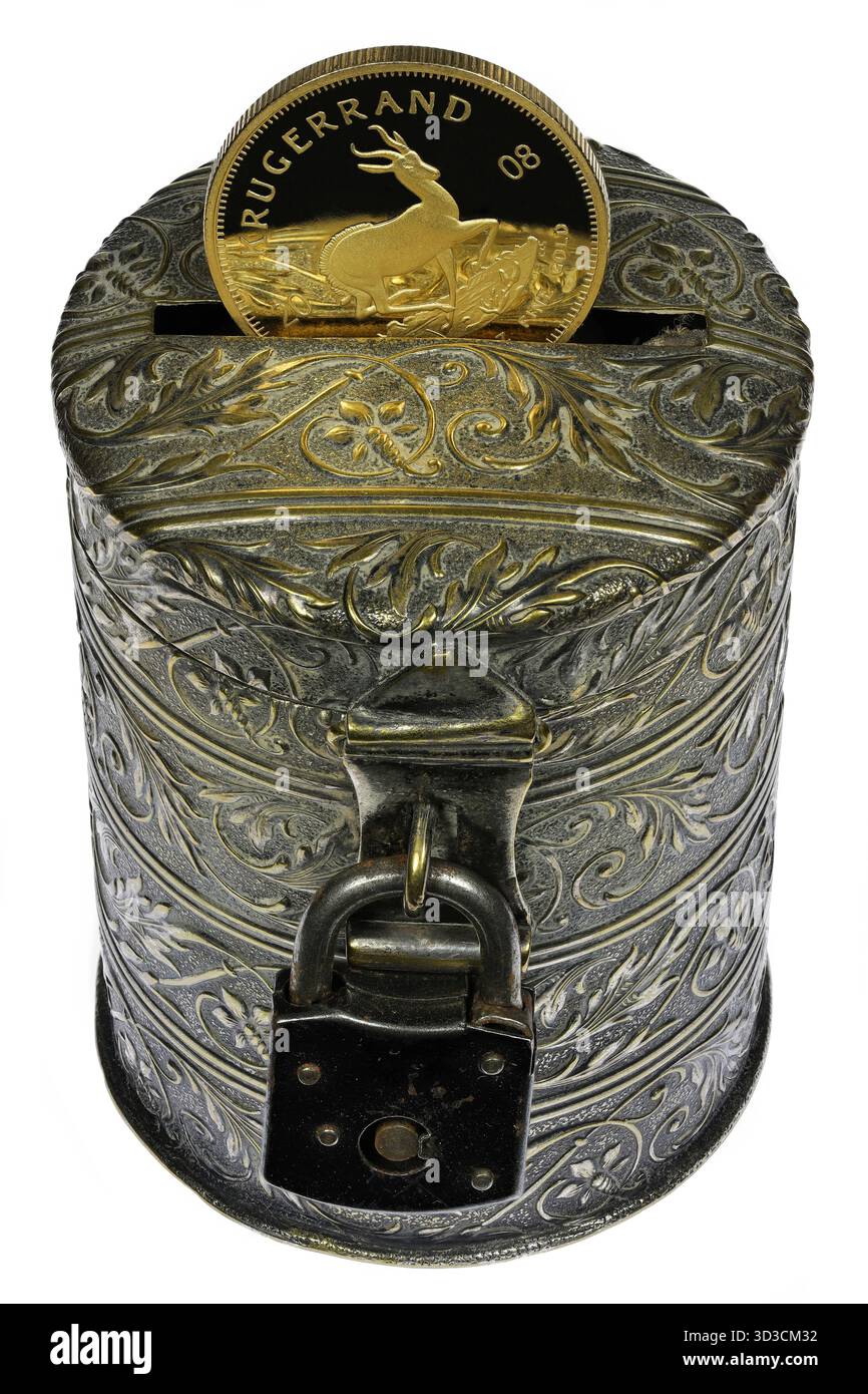 Banque de pièces vintage avec pièce de lingots d'or sud-africaine de 1 once isolée sur fond blanc Banque D'Images