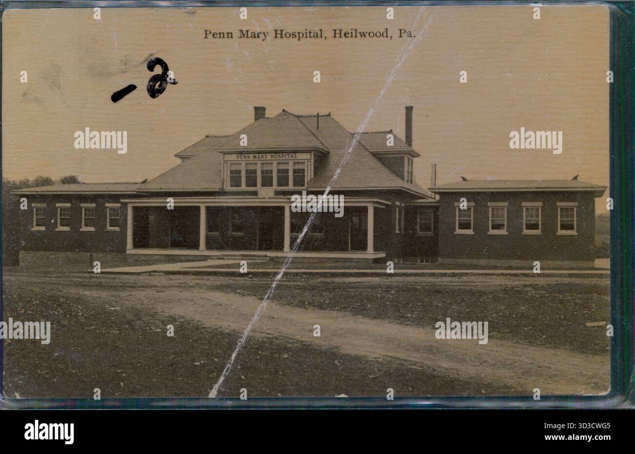 Carte postale du Penn Mary Hospital, Heilwood, Pennsylvanie, États-Unis, 1910. Conception architecturale du début des années 1900 avec une entrée centrale et un porche enveloppant. Banque D'Images