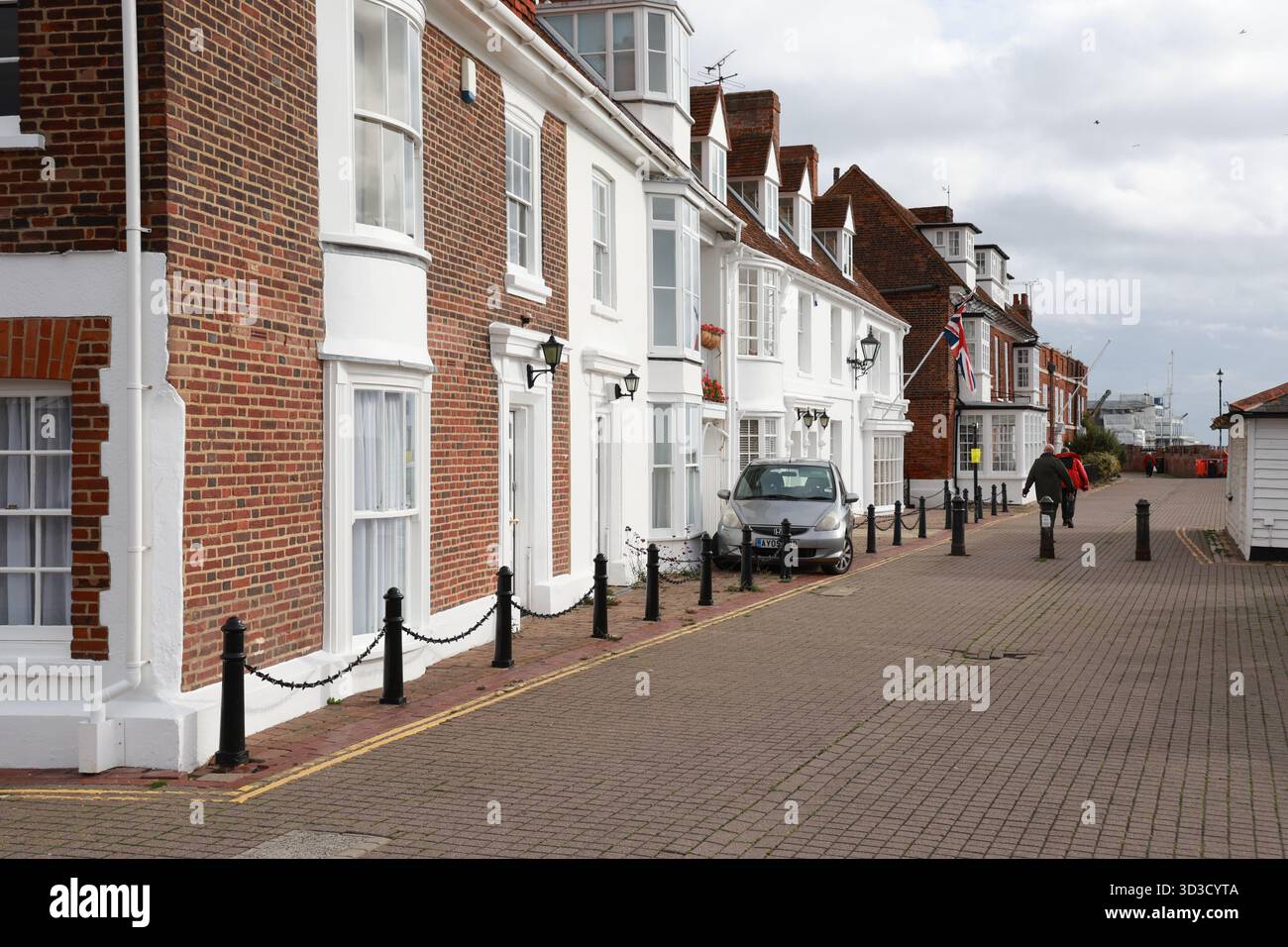 Le Quai, bâtiments géorgiens traditionnels en briques rouges. Burnham sur Crouch, Essex, Angleterre. Banque D'Images