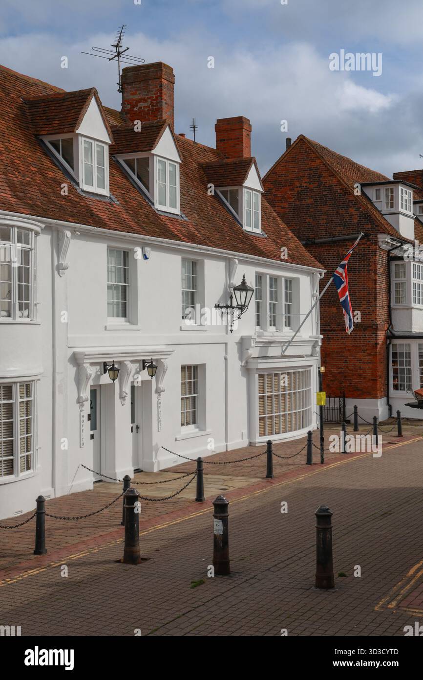 Le Quai, bâtiments géorgiens traditionnels en briques rouges. Burnham sur Crouch, Essex, Angleterre. Banque D'Images