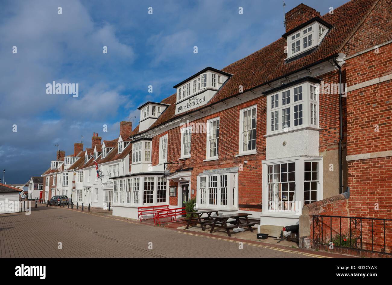Le Quai, bâtiments géorgiens traditionnels en briques rouges. .Burnham sur Crouch, Essex, Angleterre. Banque D'Images