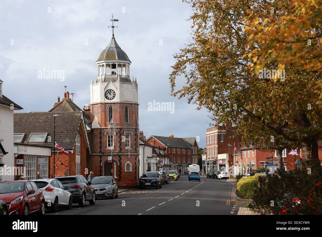Old Clock Tower dans High Street, Burnham sur Crouch, Essex, Angleterre. Banque D'Images