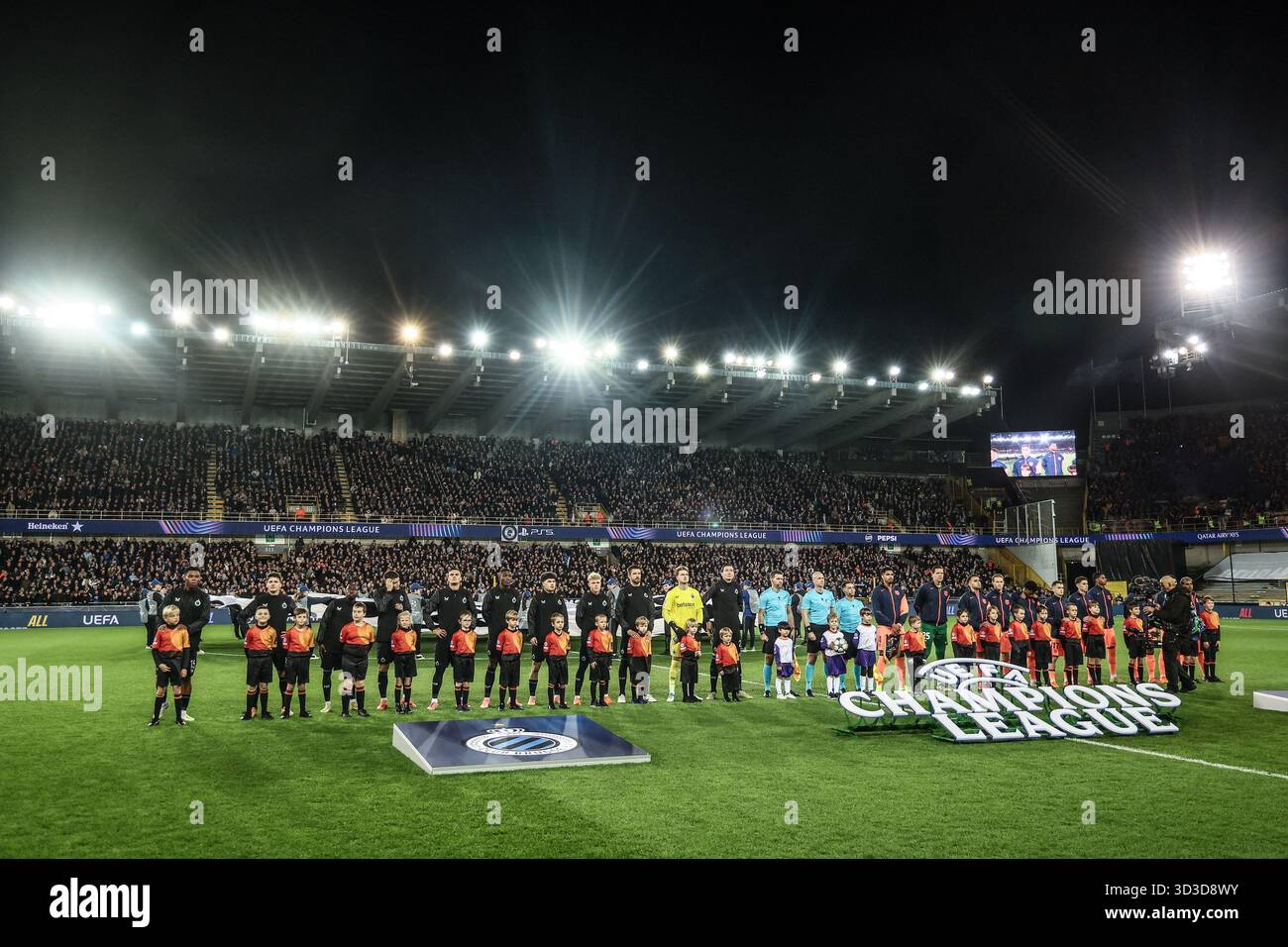 Bruges, Belgique. 05 novembre 2025. Les joueurs du club photographiés au début d'un match entre le Club belge Brugge KV et le FC espagnol Barcelone, le mercredi 05 novembre 2025 à Bruges, au quatrième jour de la phase de Ligue du tournoi de l'UEFA Champions League. BELGA PHOTO BRUNO FAHY crédit : Belga News Agency/Alamy Live News Banque D'Images