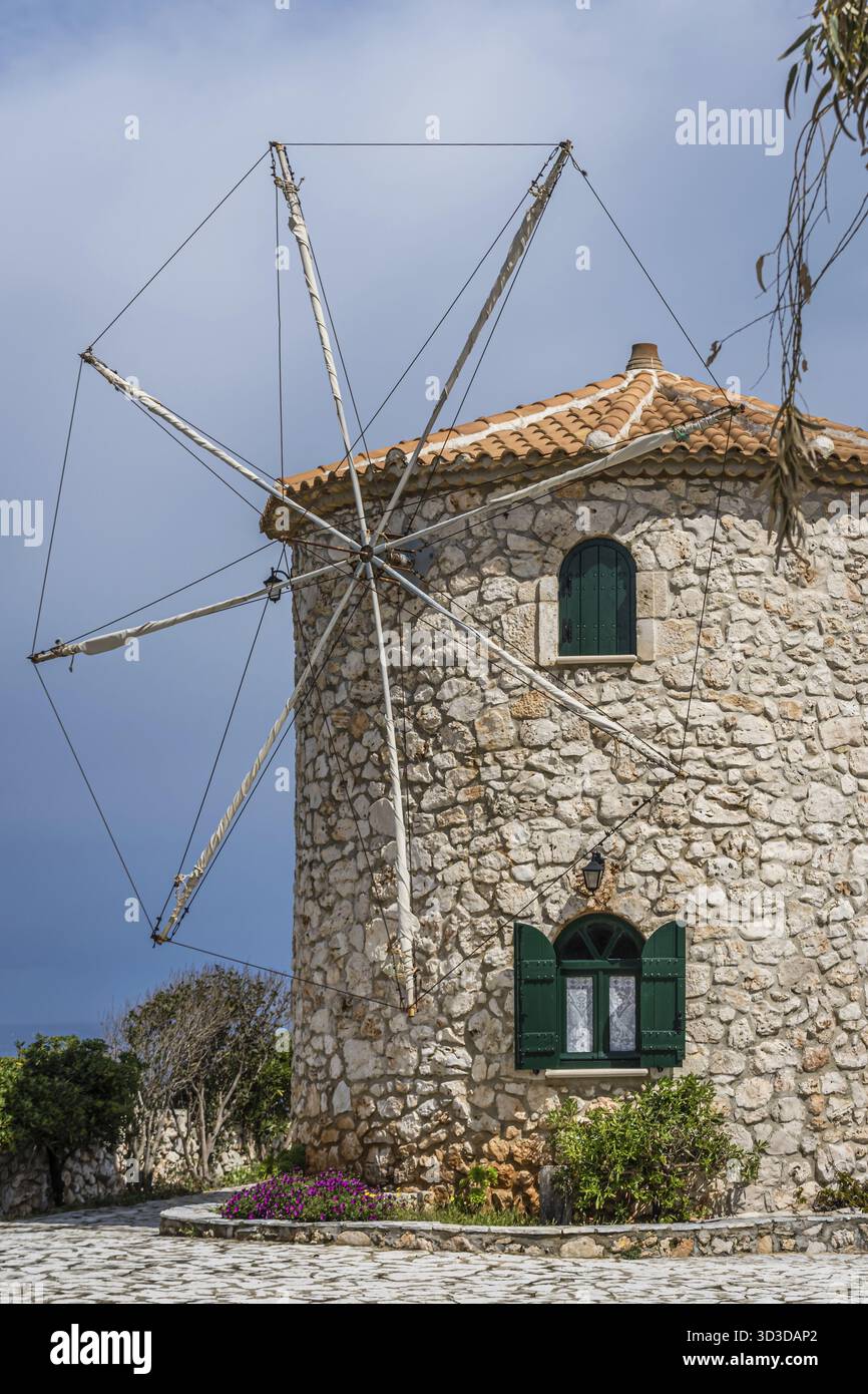 Ancien moulin à vent dans le Cap Skinari, l'île de Zakynthos, Grèce Banque D'Images