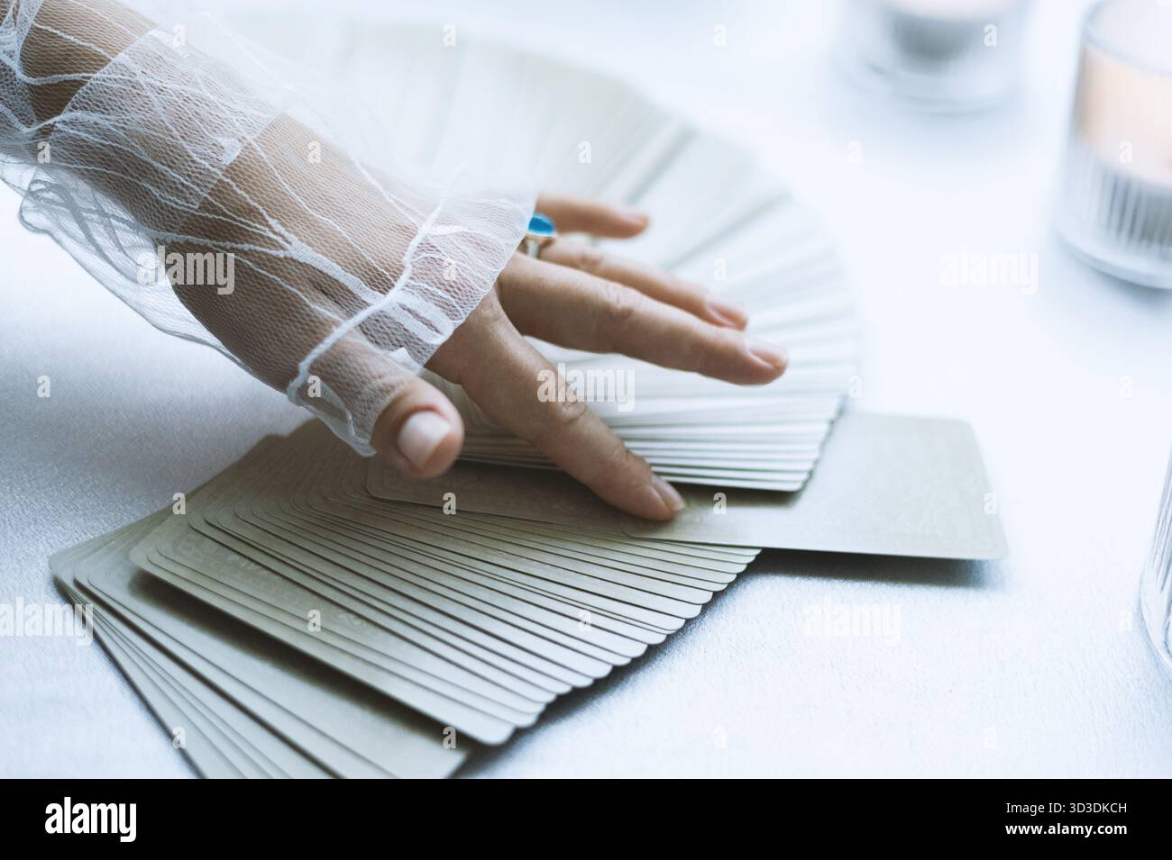 Le lecteur de tarot fait une lecture Banque D'Images