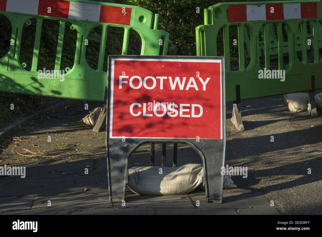 Panneau rouge indiquant que le zambezi River Lodge est fermé Banque D'Images