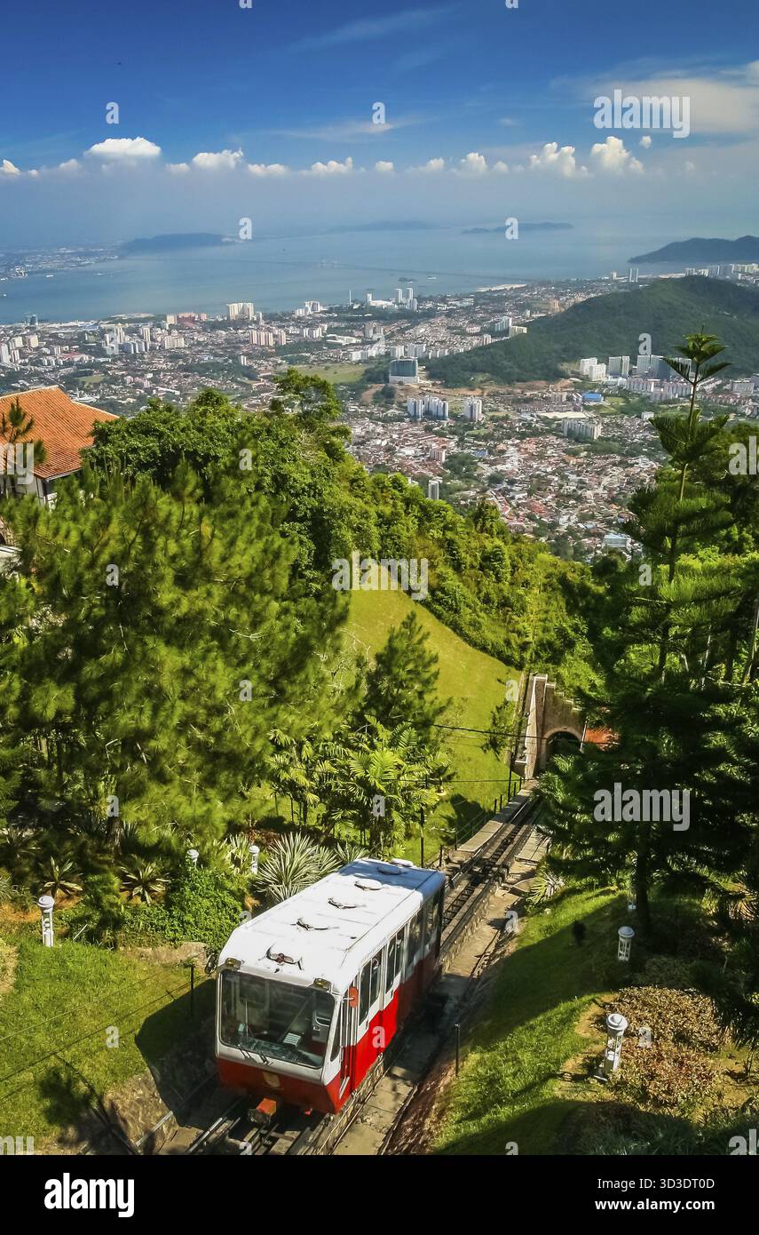 Célèbre funnicular Pennang aller jusqu'à la colline en Malaisie avec des vues spectaculaires depuis le haut Banque D'Images