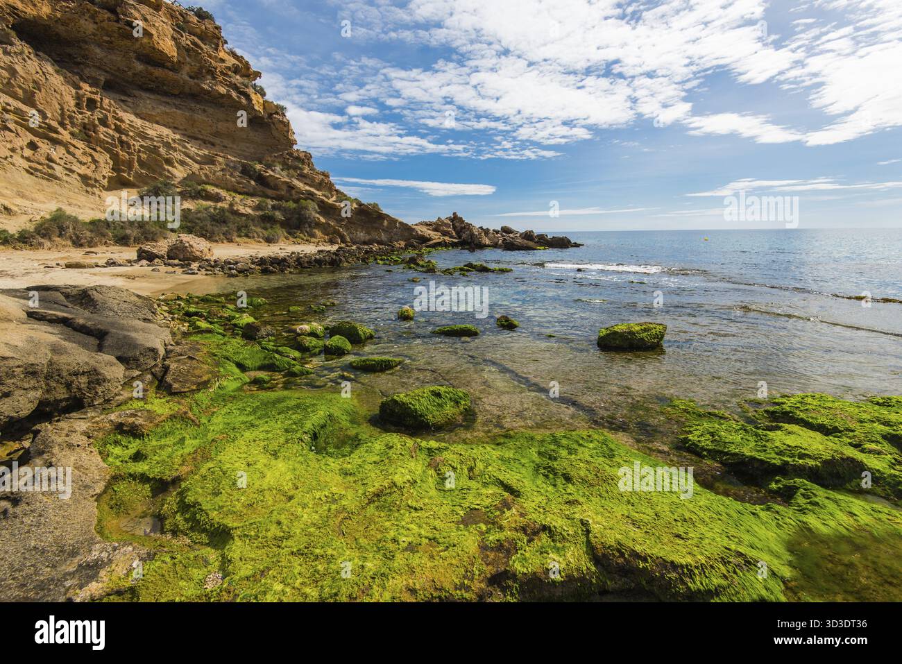 Plage méditerranéenne sur la costa tropicale espagnole. lieu naturel et sauvage inconnu caché du touriste Banque D'Images