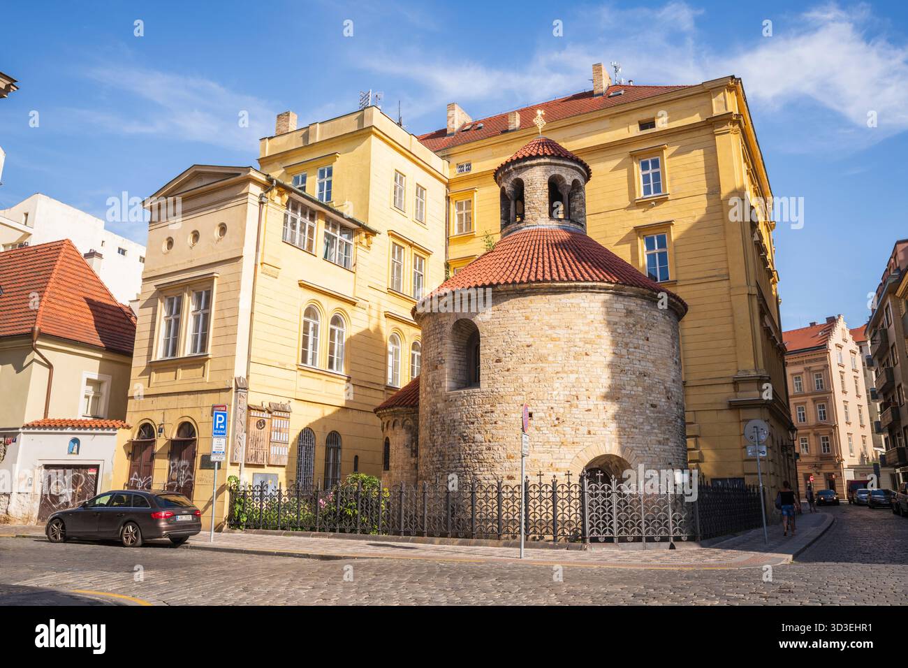 Extérieur de la rotonde de la découverte de la Sainte Croix, une rotonde romane dans le quartier de la vieille ville. Banque D'Images
