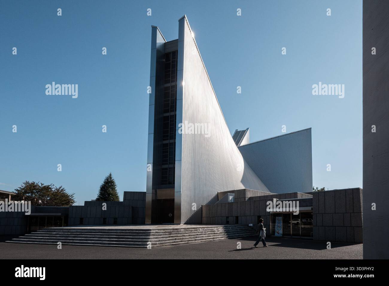 Extérieur de la cathédrale Marie de Tokyo, un bâtiment moderniste conçu par l'architecte japonais Kenzo Tange Banque D'Images