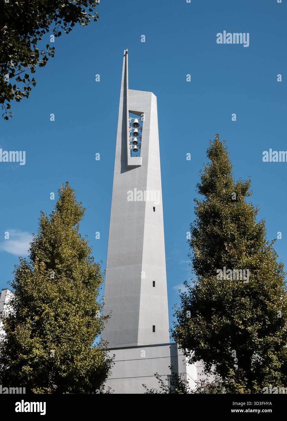 Extérieur de la cathédrale Marie de Tokyo, un bâtiment moderniste conçu par l'architecte japonais Kenzo Tange Banque D'Images