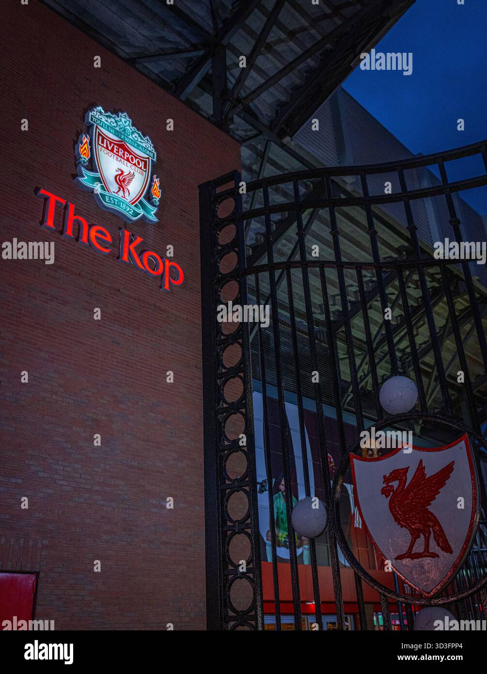 Vue de la passerelle Paisley à l'extrémité Kop du stade Anfield du Liverpool FC à Liverpool, Merseyside, Royaume-Uni Banque D'Images