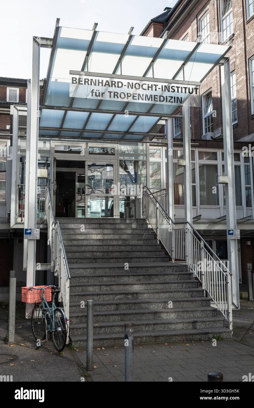 Deutschland, Hamburg, Bernard-Nocht-Institut, Tropenmedizin, Landungsbrücken, Bernhard-Nocht-Straße, Institut, Forschung, Wissenschaft, Medizin, Labor, Gesundheitswesen, Backsteinbau, Architektur, Fassade, Turm, Altbau, Geschichte, Bildung, Universität, Forschungseinrichtung, Hamburg Architektur, Norddeutschland, Stadtansicht, Tageslicht, Wissenschaftseinrichtung, medizinische Forschung, Hamburg Sehenswürdigkeit, Hamburg Stadt, Medizinisches Institut, Forschungshaus, Gesundheitsforschung *** Allemagne, Hambourg, Bernard Nocht Institute, médecine tropicale, St Pauli, Landungsbrücken, Ber Banque D'Images