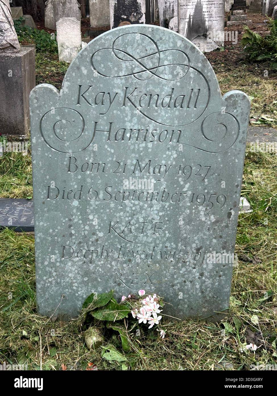 La pierre tombale de Kay Kendall Harrison dans le cimetière de l'église paroissiale de St John-at-Hampstead, Church Row NW3 6UU UK Banque D'Images