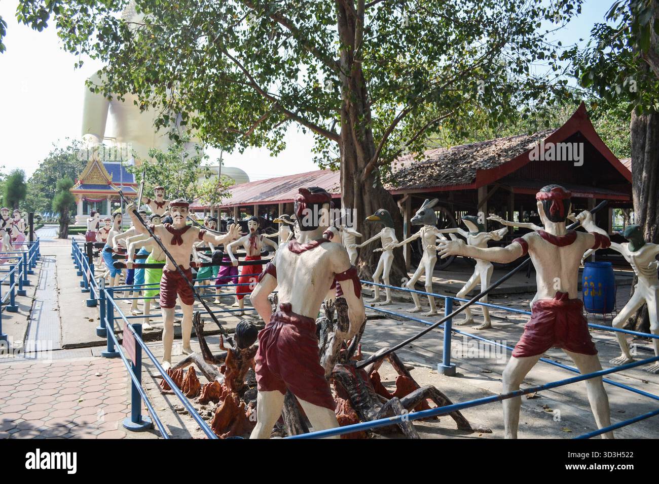 15 janvier 2013, Thaïlande. Statues des anciens guerriers thaïlandais dans le temple de Muang, Angthong Thaïlande. Banque D'Images
