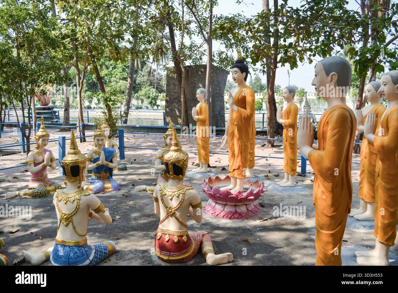 15 janvier 2013, Thaïlande. Statues des anciens guerriers thaïlandais dans le temple de Muang, Angthong Thaïlande. Banque D'Images