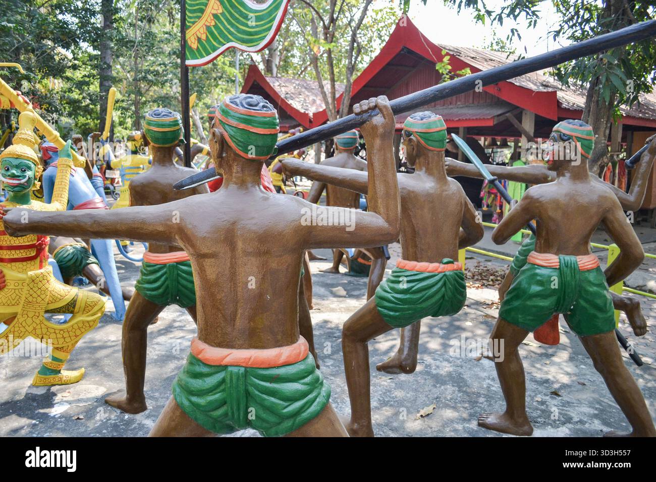 15 janvier 2013, Thaïlande. Statues des anciens guerriers thaïlandais dans le temple de Muang, Angthong Thaïlande. Banque D'Images