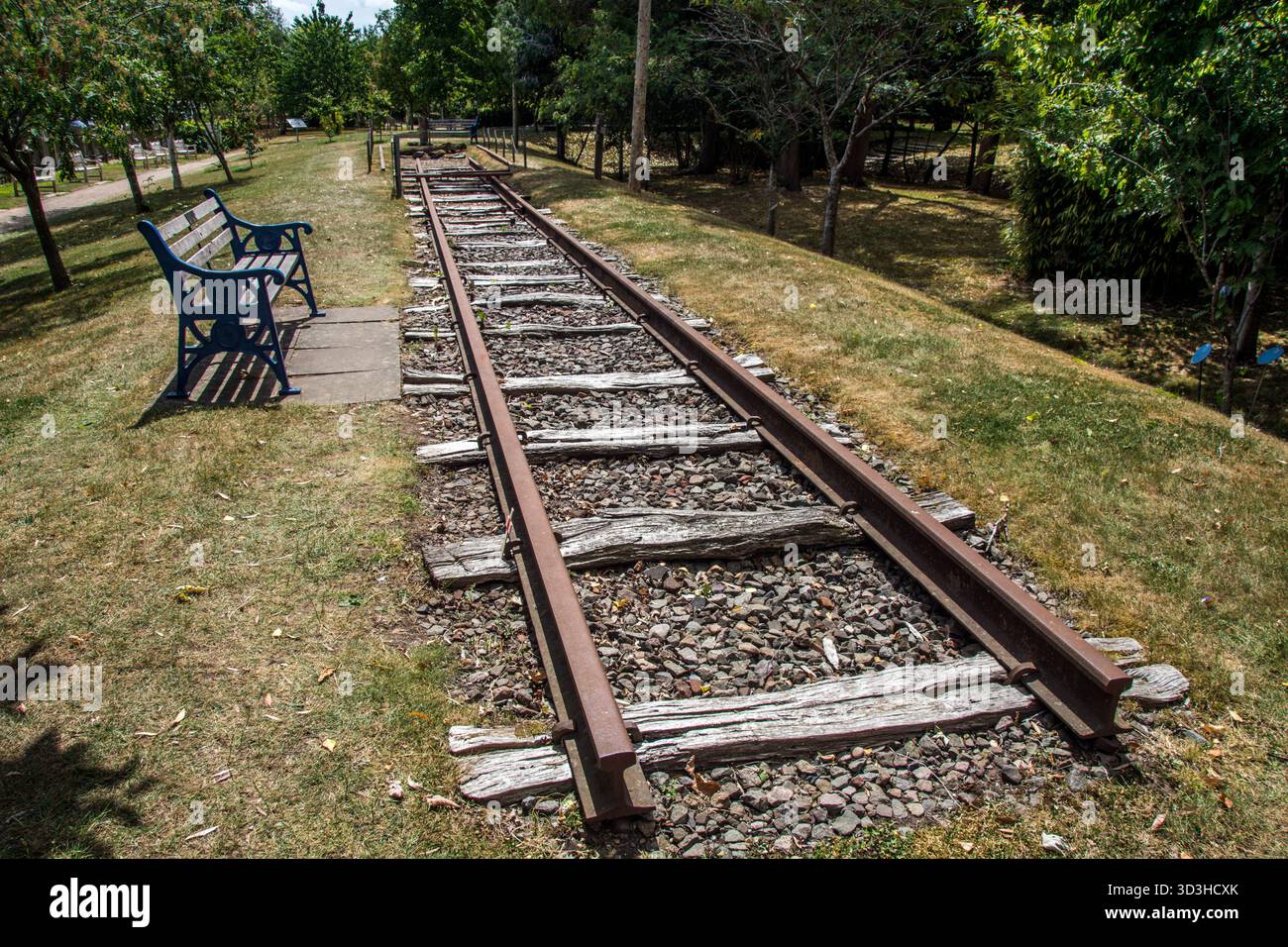 Le Sumatra Railway Memorial est l'une des rares répliques au monde du Sumatra Death Railway Banque D'Images