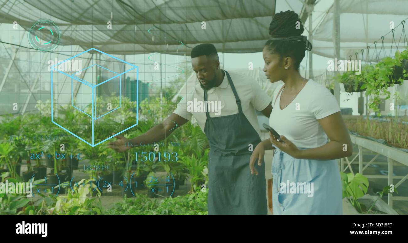 Pointant le travailleur dans un tablier sombre montrant les soins des plantes sur le banc de pépinière, avec téléphone et recouvrement AR Banque D'Images