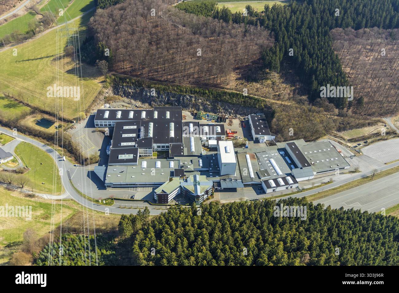 Vue aérienne de KettenWulf, un producteur de chaînes transporteuses, de chaînes d'entraînement et de pignons dans le district de Kueckelheim d'Eslohe dans le Sauerland en Rhénanie du Nord Banque D'Images