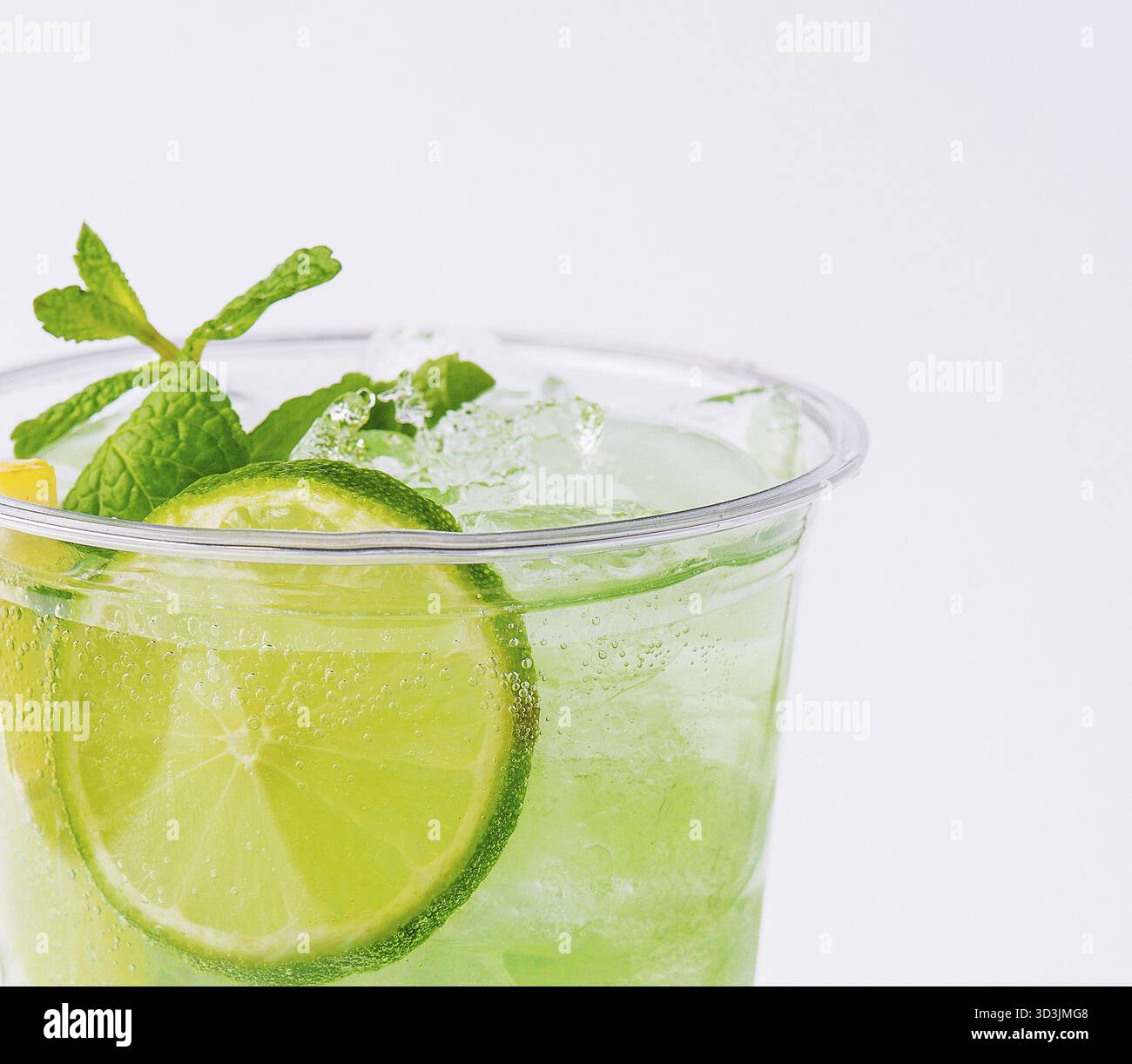 Nourriture, cocktail d'agrumes mojito avec citron vert et menthe Banque D'Images