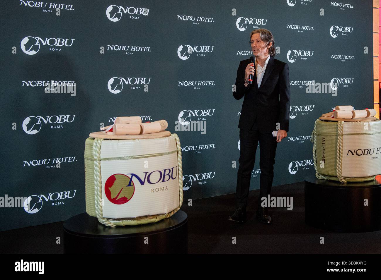Roma, Italie. 06 novembre 2025. Sakè Ceremony all'inaugurazione del Nobu Hotel su via Veneto, Carlo Acampora - Giovedì 6, novembre 2025. Actualités (photo de Valentina Stefanelli/Lapresse) cérémonie de Sakè lors de l'inauguration de l'hôtel Nobu sur la via Veneto, Carlo Acampora - jeudi 6 novembre 2025. Actualités (photo de Valentina Stefanelli/Lapresse) crédit : LaPresse/Alamy Live News Banque D'Images