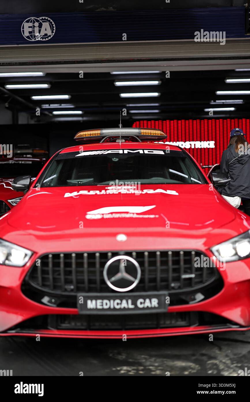 Sao Paulo, Brésil. 6 novembre 2025. La voiture médicale est vue dans le Paddock lors des avant-premières du Grand Prix de F1 du Brésil à l'Autodromo Jose Carlos Pace le 06 novembre 2025 à Sao Paulo, Brésil. Photo : Heuler Andrey/DiaEsportivo/Alamy Live News crédit : DiaEsportivo/Alamy Live News Banque D'Images