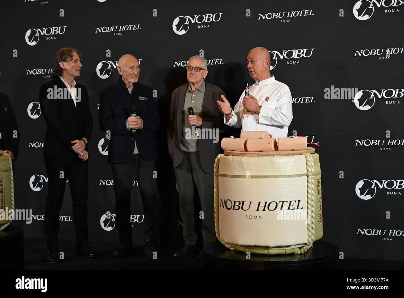 Rome : via Veneto. Ouverture de l'hôtel Nobu, cérémonie du saké. Photo : Trevor Horwell, Carlo Acampora, Meir Teper, Robert de Niro, Nobu Matsuhisa Banque D'Images