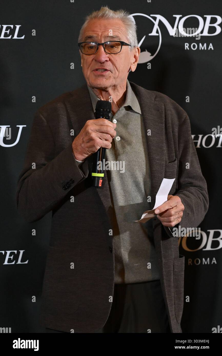 Robert de Niro assiste à l'ouverture de Nobu Hotel à Nobu Hotel Rome le 6 novembre 2025 à Rome, Italie Banque D'Images